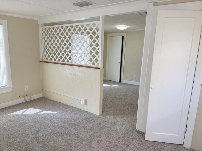 Photo - 832 1st St N