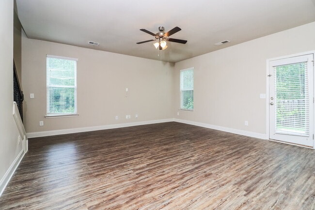 Photo - 279 Faron Dr