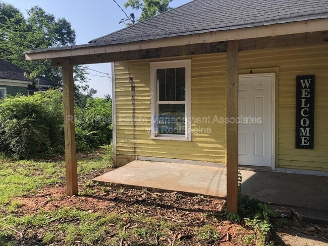 Building Photo - 108 Elm St Unit A