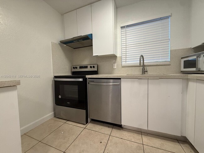 Photo - 400 NW 65th Terrace Unidad 202
