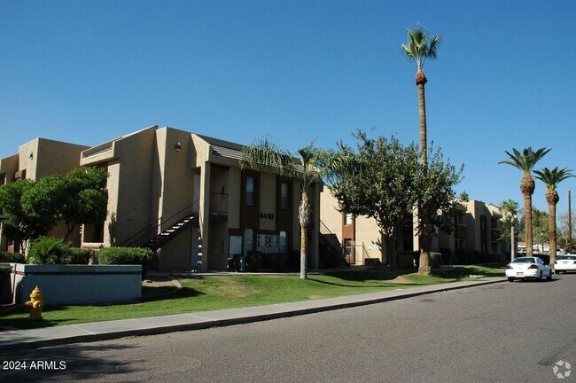 Photo - 4410 N Longview Ave Townhome