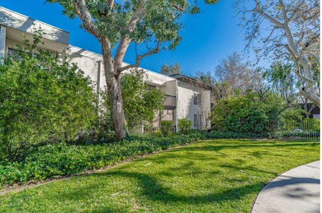 Building Photo - 2 Bedroom Condo for Rent in Newhall!