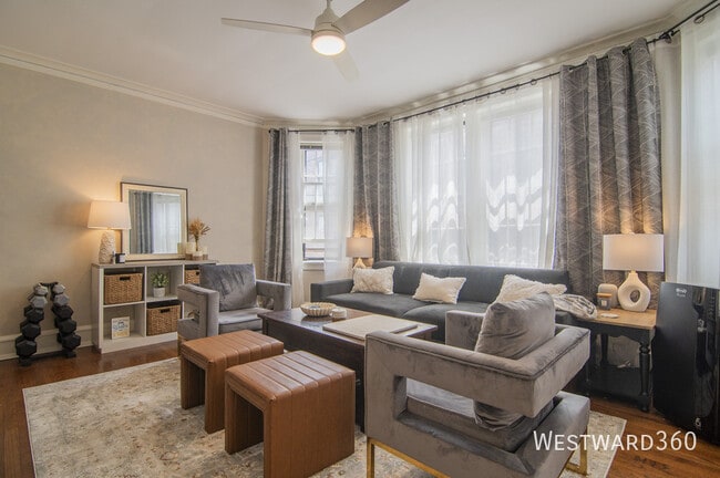 Photo - 574 Sheridan Square Unidad 2