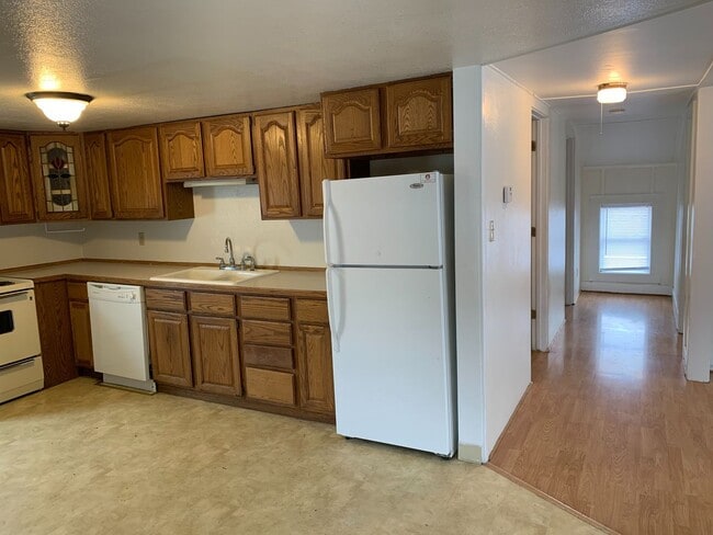 Photo - Forestvale Tri-plex Unit #3
