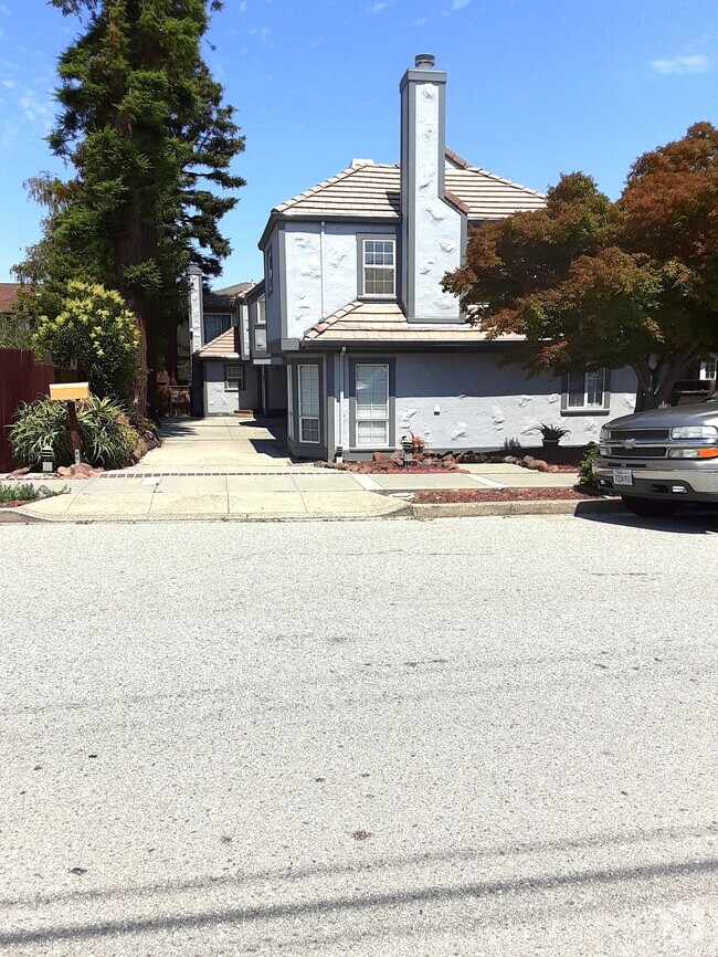 Building Photo - 40 Palm Ave Rental