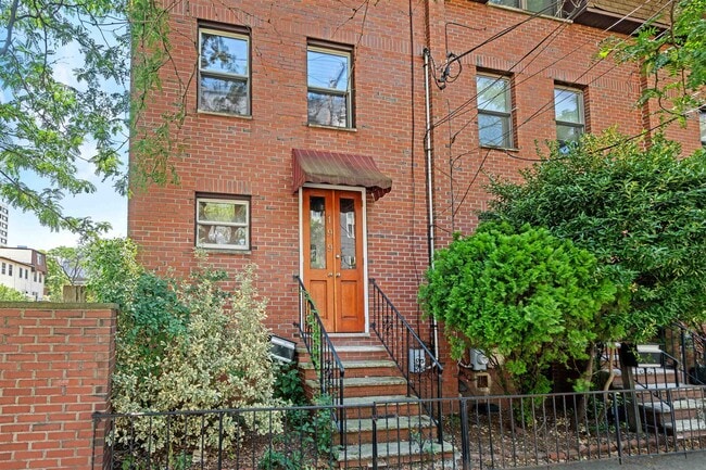 Building Photo - 199 9th St Rental