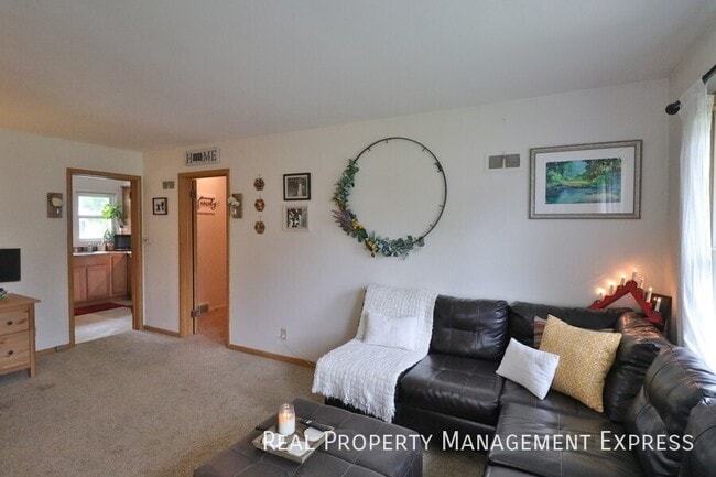 Photo - Spacious 1 bedroom 1 bathroom in a great n...