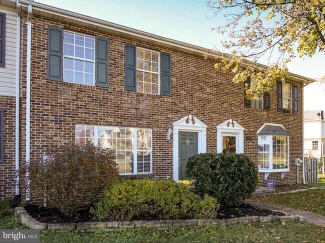 Building Photo - 211 Little River Dr