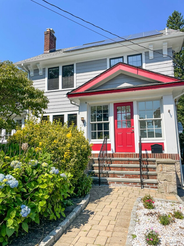 Photo - 727 Pelhamdale Ave (Village of Pelham, NY)