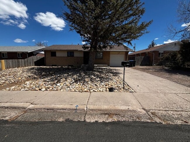 Building Photo - 4 Bedroom 2 Bath Single Family Home In South Cheyenne