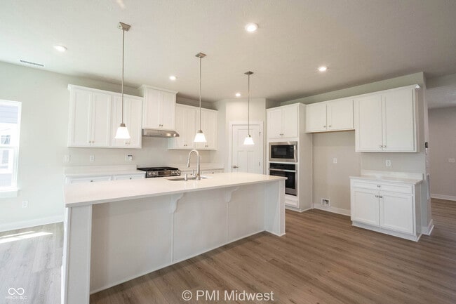 Photo - 581 Roosevelt St