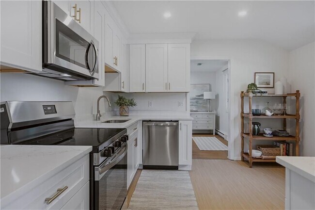 Photo - 117 Canonchet Dr