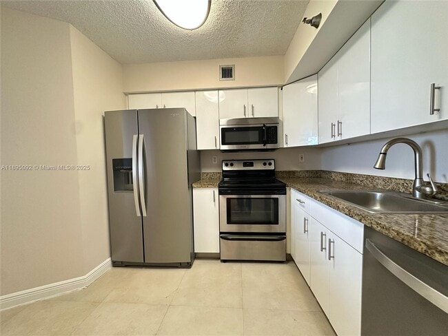 Photo - 3300 NE 191st St Unit 709