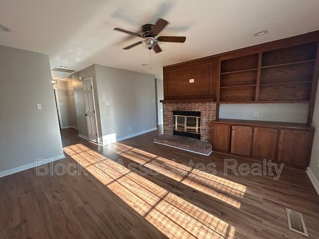 Photo - 928 Chatfield Dr Unit B