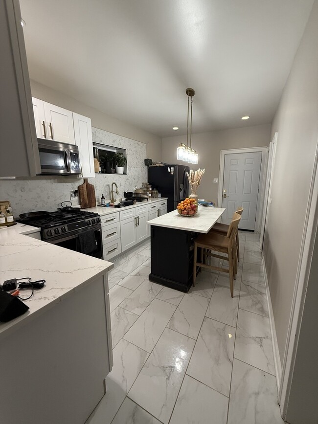 Photo - 2230 N Mulligan Ave