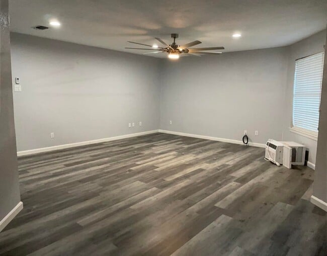 Photo - 730 Patricia Dr