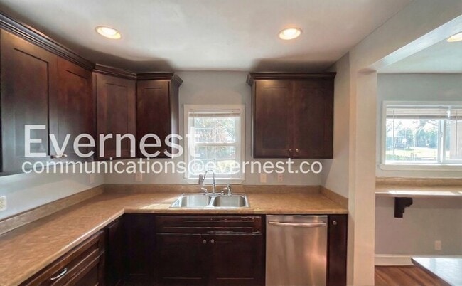 Photo - 1300 S Lyerly St