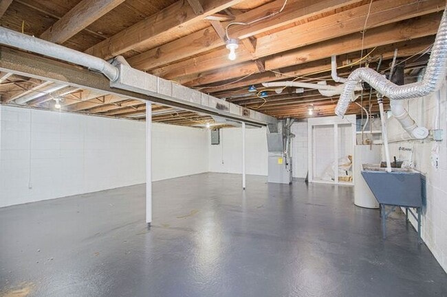 $300 of your move in before October! $1199- 2-bedroom duplex with spacious basement!