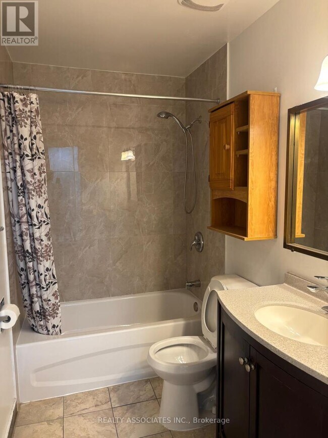 Photo - 1389 Danforth Ave