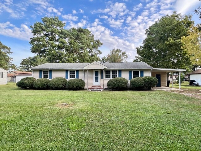 Building Photo - Inviting 3 Bed, 2 Bath Ranch
