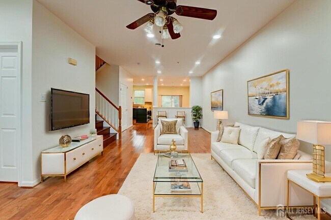 Photo - 609 Blossom Cir