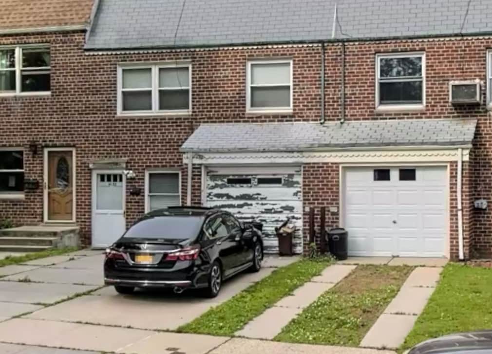 Second Floor Unit with balcony - 4133 Corporal Kennedy St Casa Adosada