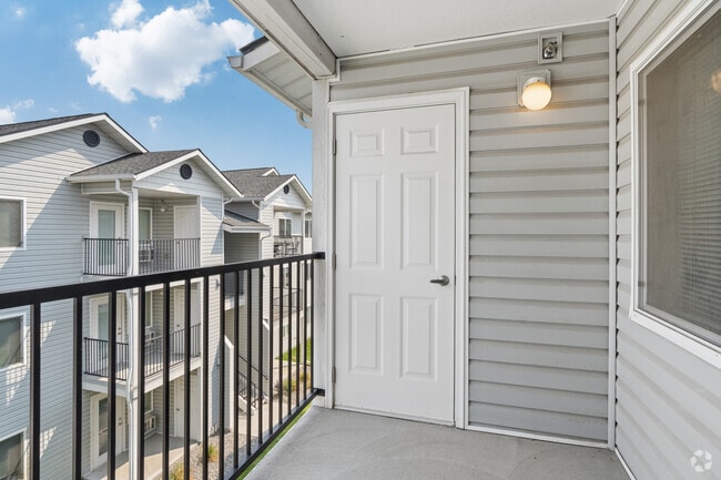 1BR, 1BA - 725SF - Balcony