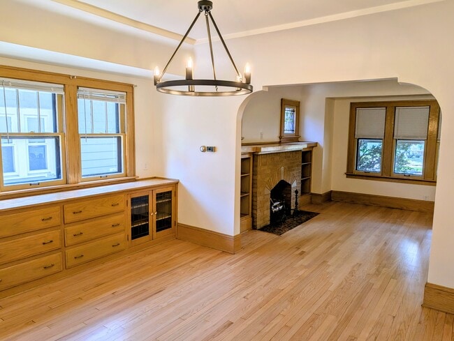 Building Photo - 2344 N 68th St Unit 2344- LOWER