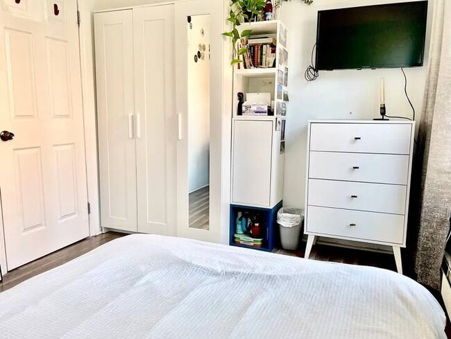 Photo - Furnished room/NOT APARTMENT Unit 2FL