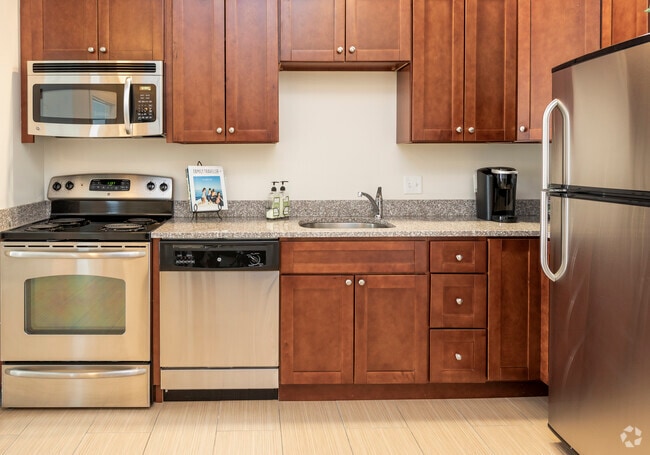 1BR, 1BA - 647 SF