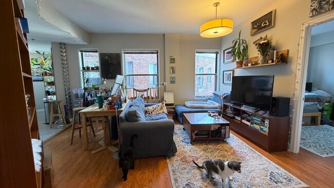 Building Photo - 1621 T St NW Unit 807