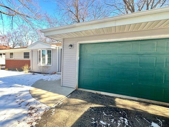 Photo - Spacious 4-Bedroom Home with Finished Basement & Garage