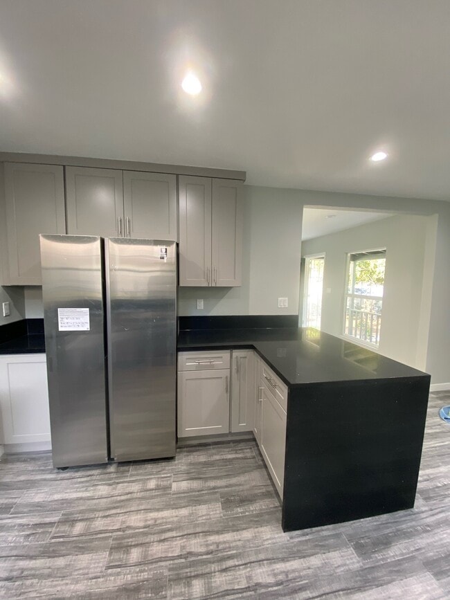 Kitchen - 1709 Barry Ave Unit 1709