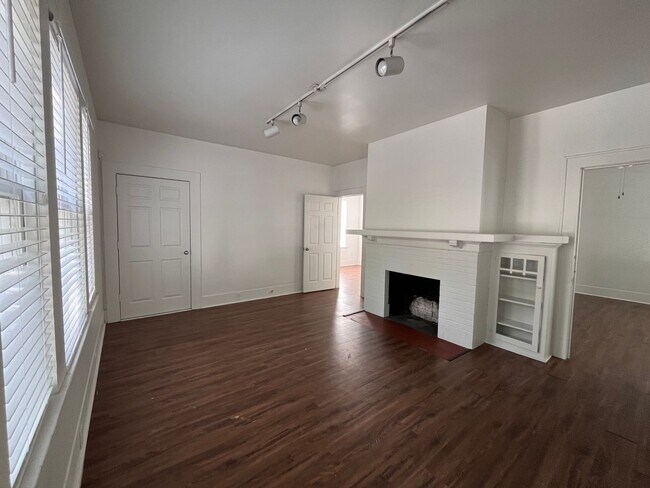 Photo - 3bed/1bath Duplex on West Campus