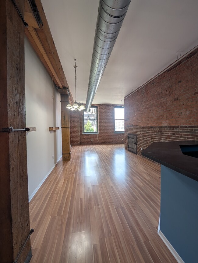 Building Photo - 200 Main St Unit 215 Rental