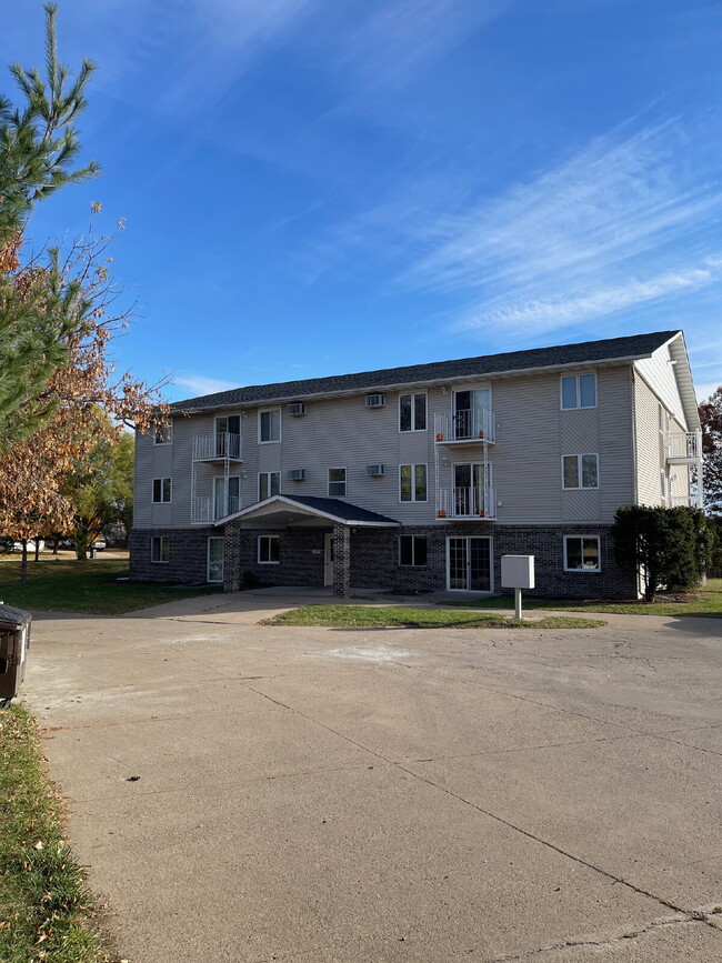 Building Photo - 2BR, 1BA Spacious Apartment with Garage - Right off Hwy 53 & Clairemont Unit 12