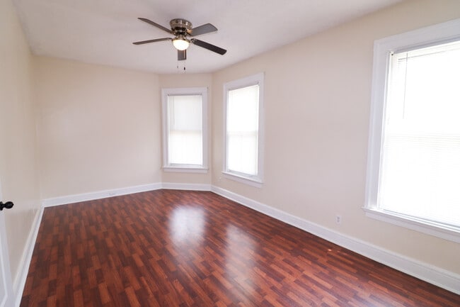 Building Photo - 2615 Eden Ave Unit 2