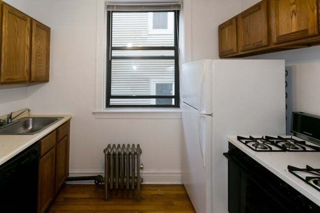 Photo - 1913 W Larchmont Ave Unit B2