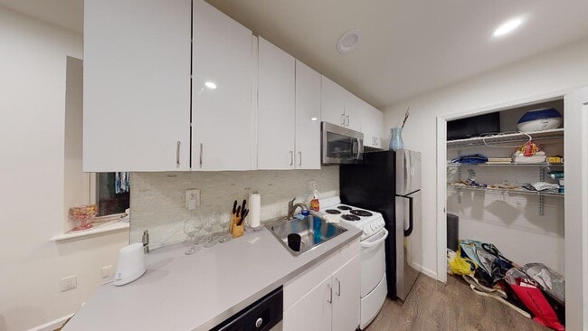 Photo - 834 Hudson St Apartments Unit 1