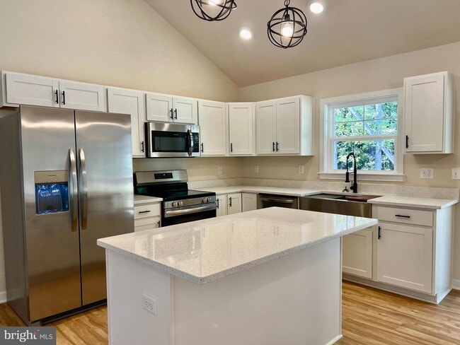 Photo - 102 Azalea Way