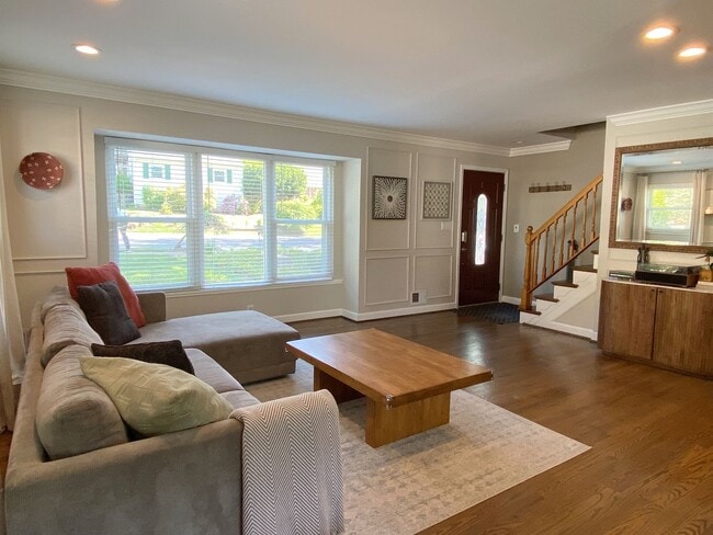 Photo - Charming 4Bed/2Bath in Pikesville Neighbor...