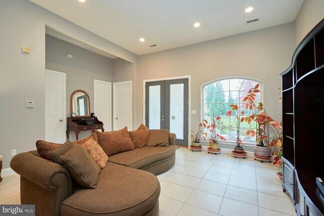 Photo - 12815 Braddock Rd