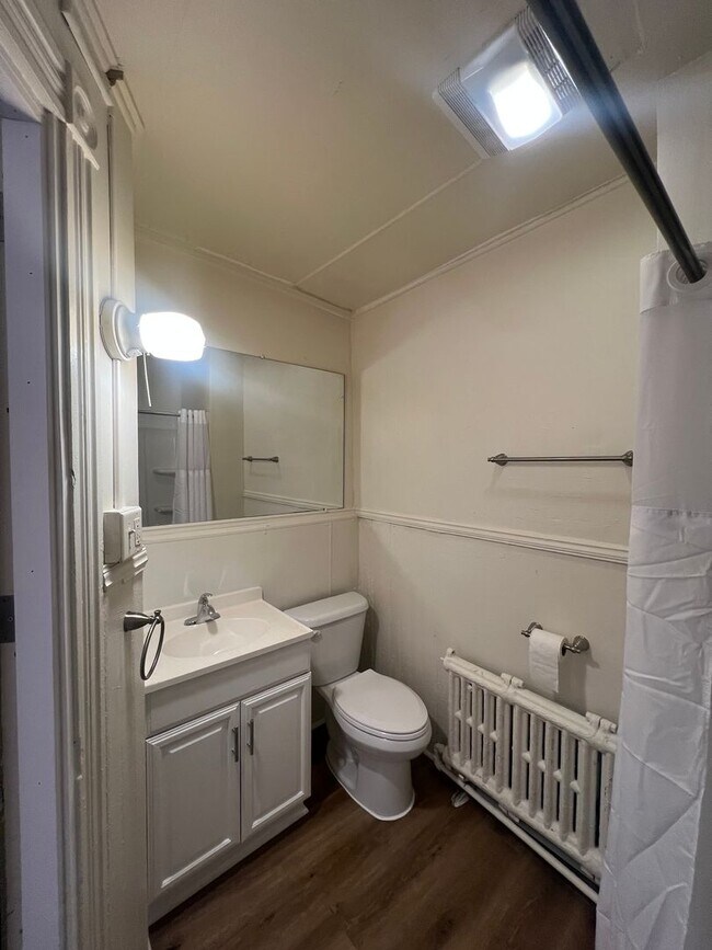 Photo - 114 S Queen St Unit APT-1