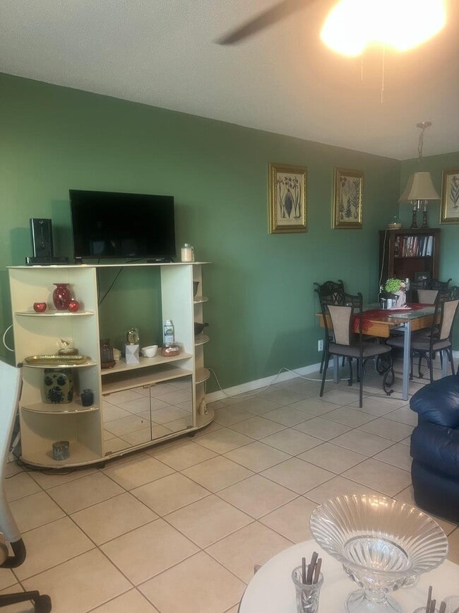 Photo - 102 Sheffield E Unit 102