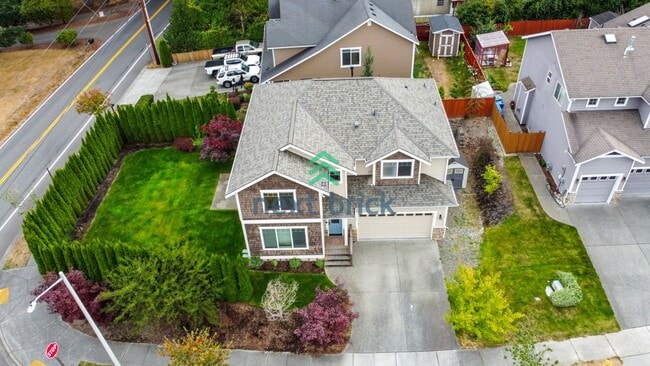 Photo - 4 Bed and 3 Bath Lake View Single-family Home is Available for Rent!