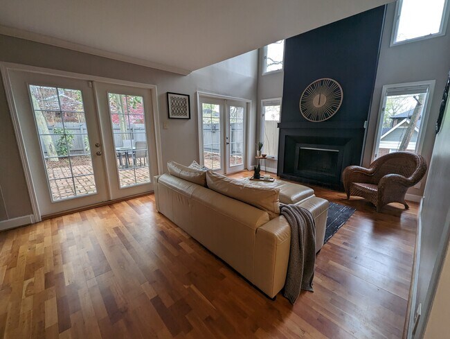 Family room w/ fireplace, vaulted ceiling, recessed lighting and lighted ceiling fan - 900 Durant Pl NE Townhome