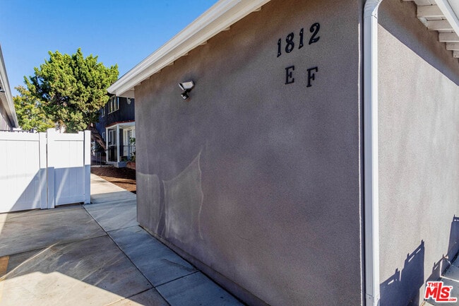 Photo - 1812 W Glenoaks Blvd