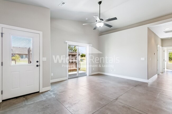Photo - 2812 E 45th Ct N