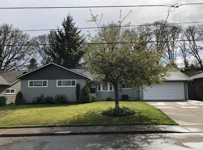 Building Photo - Stylish 4 bedroom 1.5 bath in SE Salem Rental