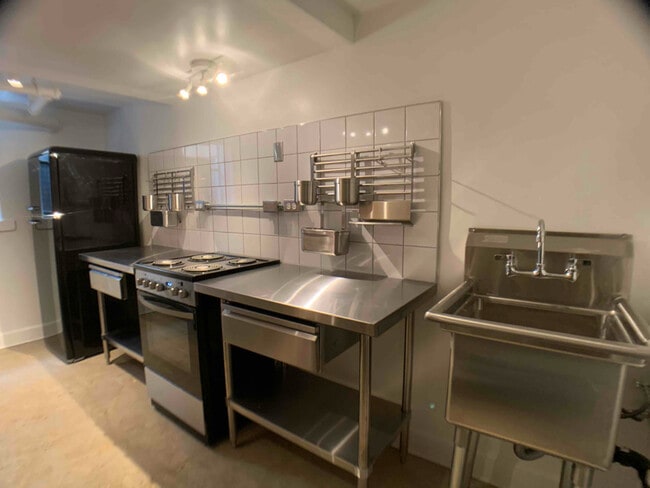 Photo - 1568 Vine St Unit 3